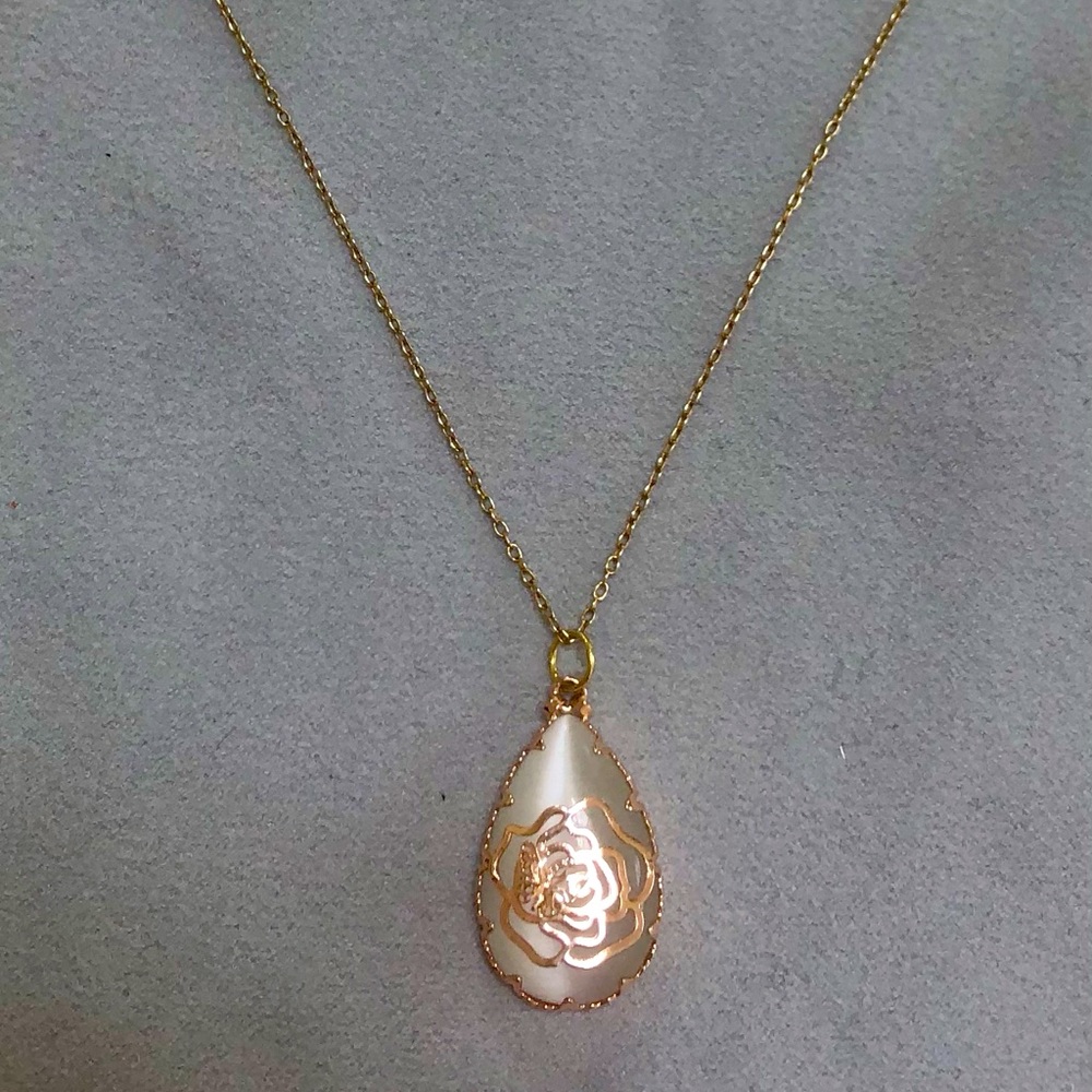 Teardrop necklace